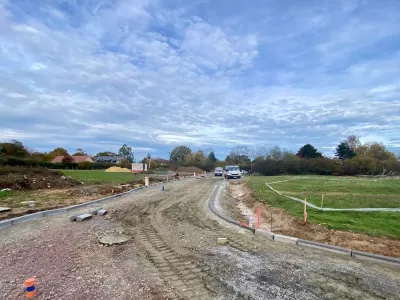 Pose des bordures de la voirie